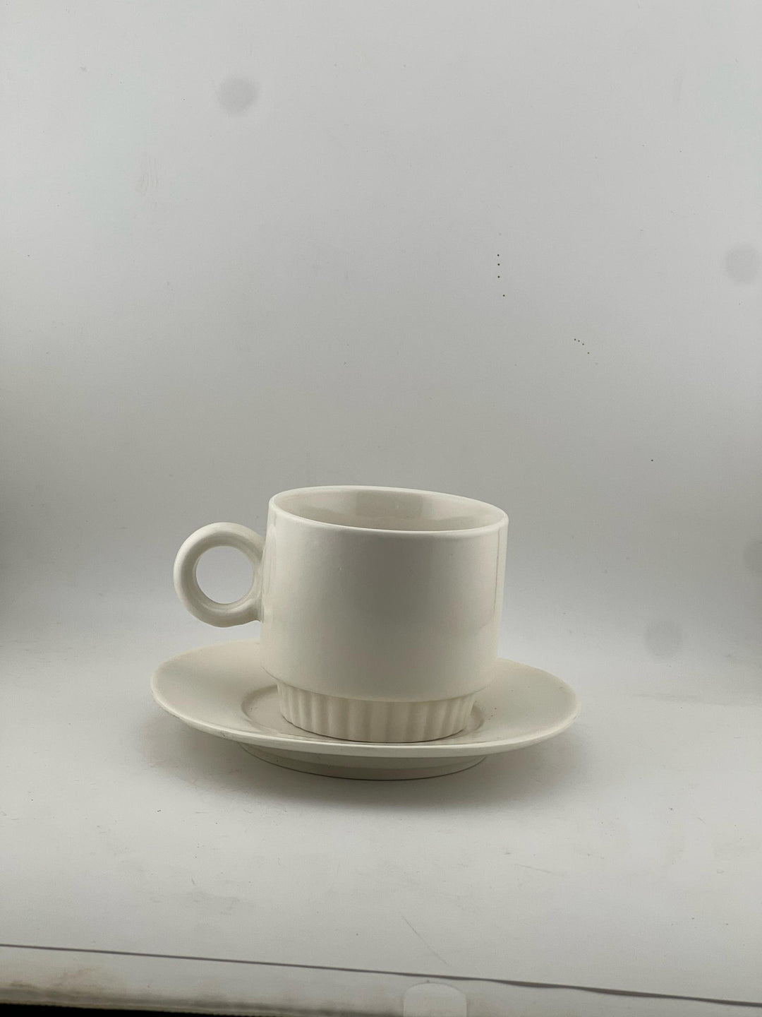 Lot de 6 Tasses à Café en Porcelaine avec Soucoupes – Élégance et Raffinement