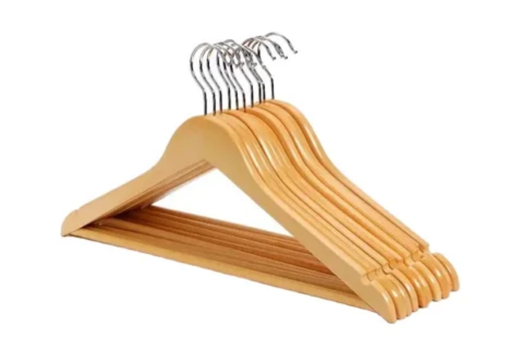 Lot de 6 Cintres en Bois Naturel Premium – Rangement Élégant Garde-Robe – Livraison Dakar