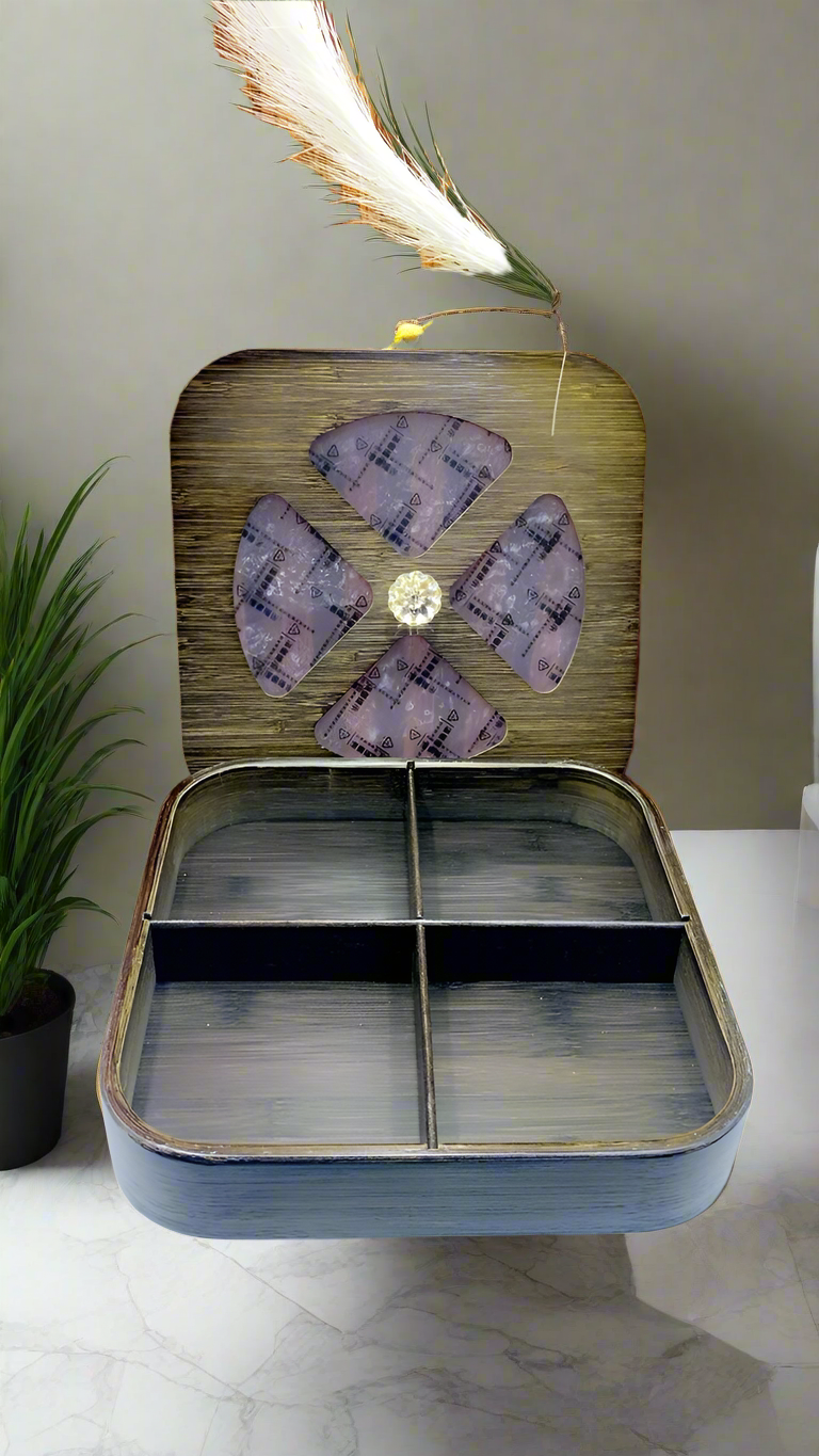 Boîte de Rangement Élégante en Bois – 4 Compartiments avec Couvercle