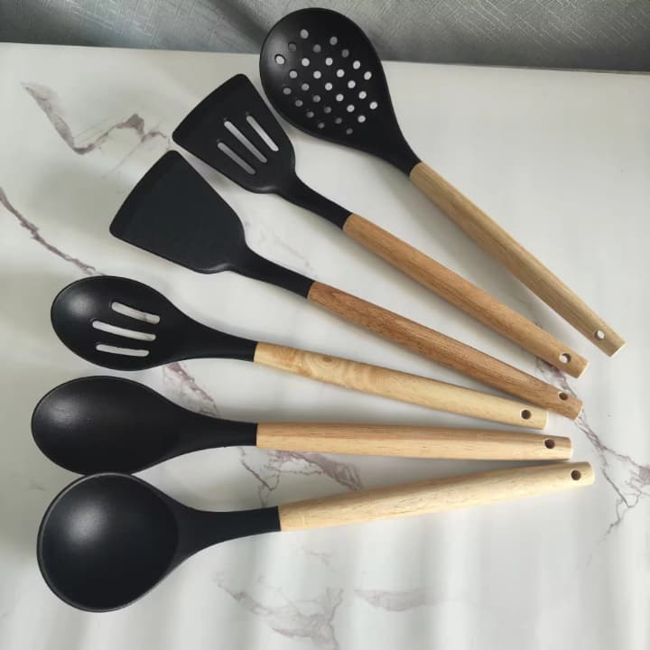Set Complet d’Ustensiles de Cuisine avec Support – Couteaux, Cuillères, Râpe & Plus – Design Élégant Noir