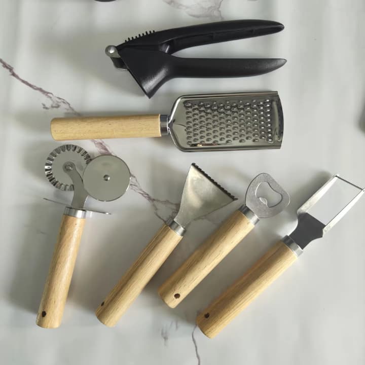Set Complet d’Ustensiles de Cuisine avec Support – Couteaux, Cuillères, Râpe & Plus – Design Élégant Noir