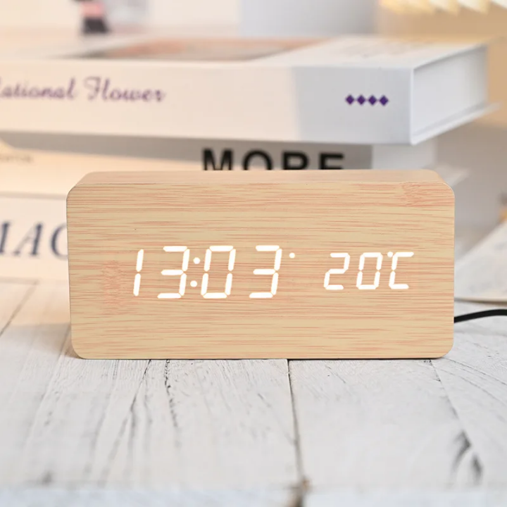 Horloge LED en Bois Design avec Affichage Température - Réveil Numérique Moderne