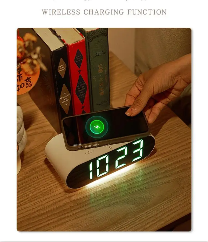 Réveil Digital LED avec Chargeur Sans Fil – Horloge Moderne 2-en-1 pour Table de Chevet